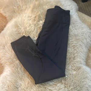 Lululemon Women’s Mid-Rise Lace Design Legging. Black Size 8.